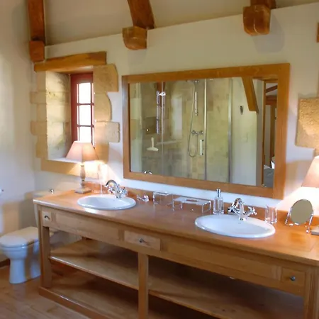 Oda ve Kahvaltı Le Manoir Du Rocher 3*