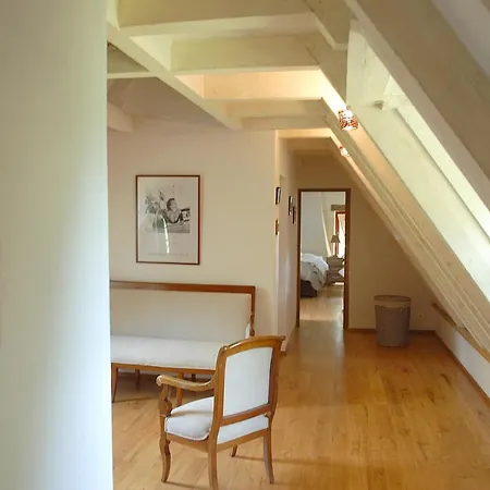 Le Manoir Du Rocher Bed & Breakfast 3*