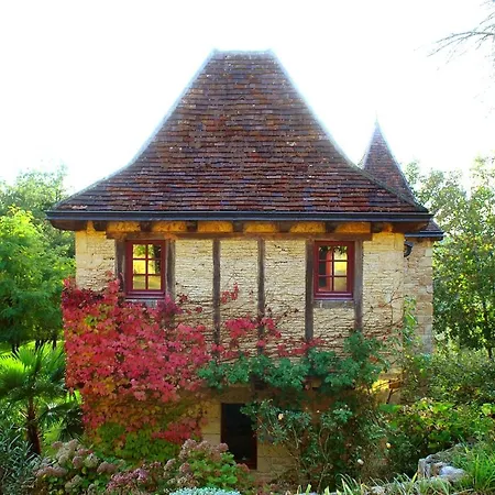 Oda ve Kahvaltı Le Manoir Du Rocher 3*