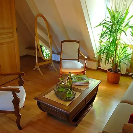Le Manoir Du Rocher Couette-café 3*