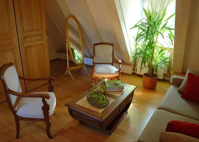 Le Manoir Du Rocher فندق مبيت وإفطار دوم