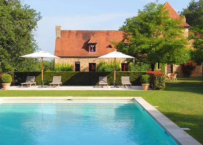 فندق مبيت وإفطار Le Manoir Du Rocher 3*