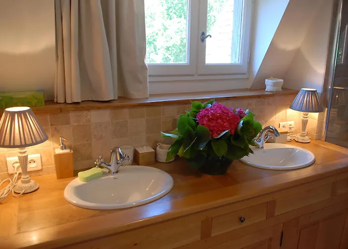 Le Manoir Du Rocher 3* دوم
